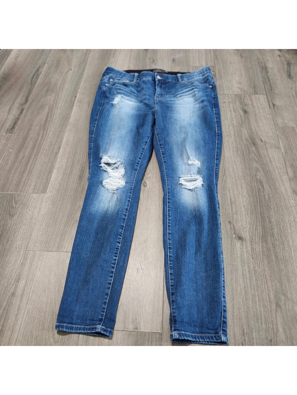 Torrid Premium Stretch Ripped Skinny Jeans Size 18T
